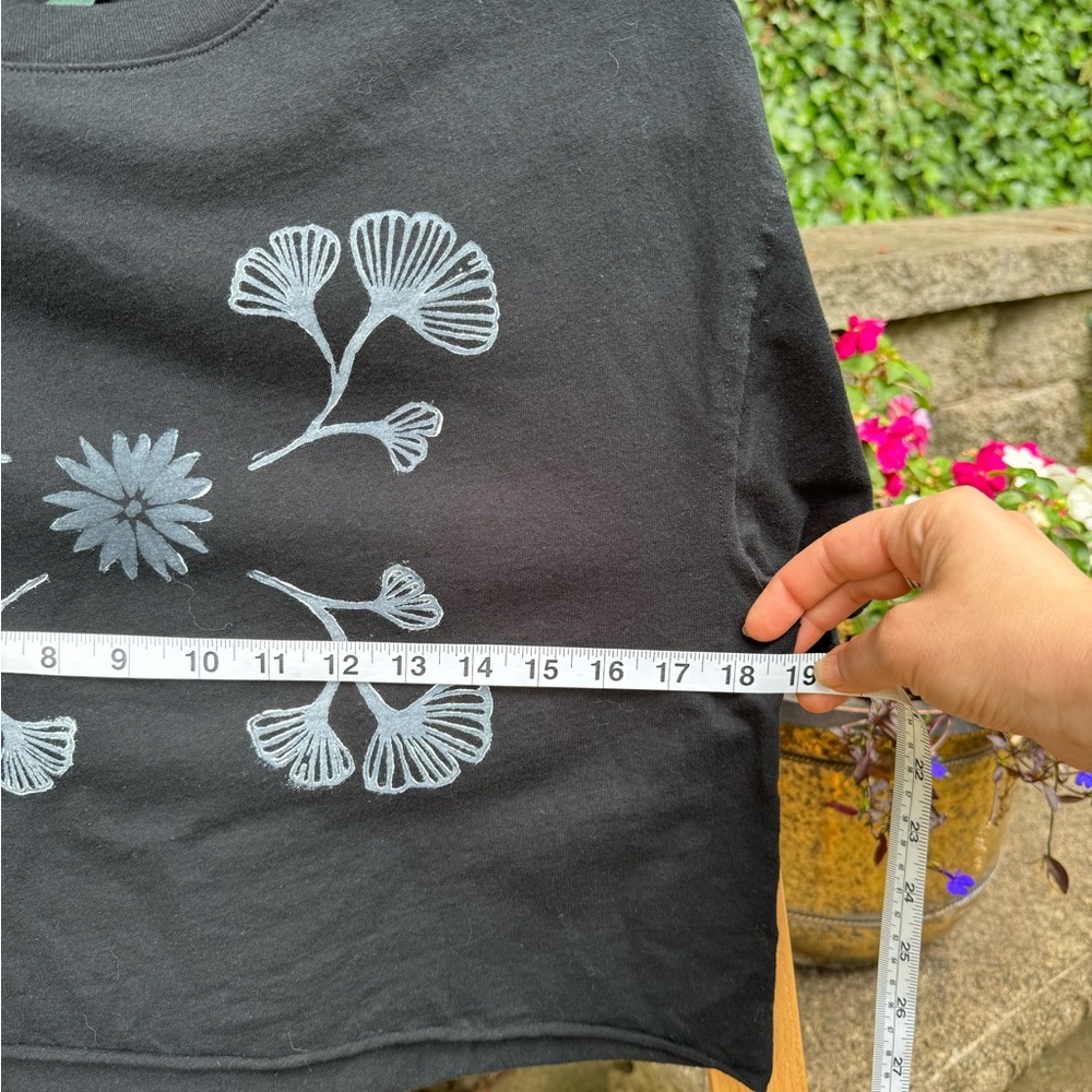 One-of-a-Kind Black Crop Top with Hand Blockprinted Gingko Leaf Design - Picture 5 of 7